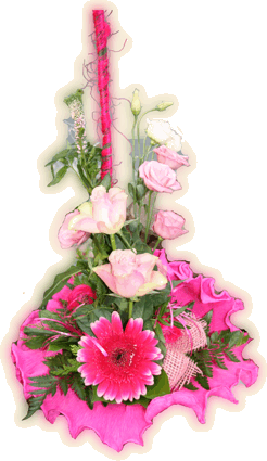 Ein Gesteck mit blarosa Rosen und pinkfarbener Gerbera